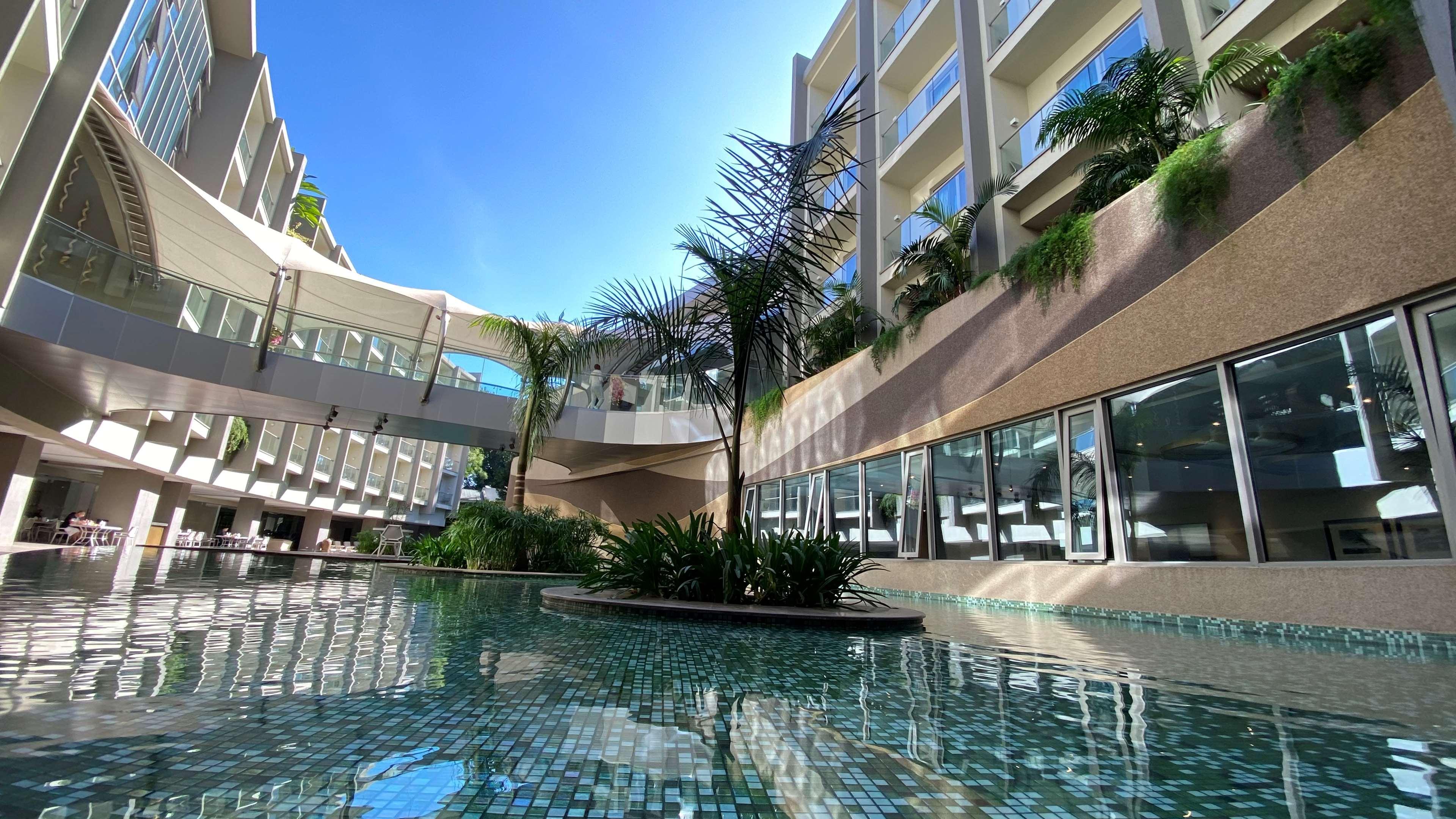 Radisson Blu Hotel&Residence Nairobi Arboretum Extérieur photo The pool at the hotel
