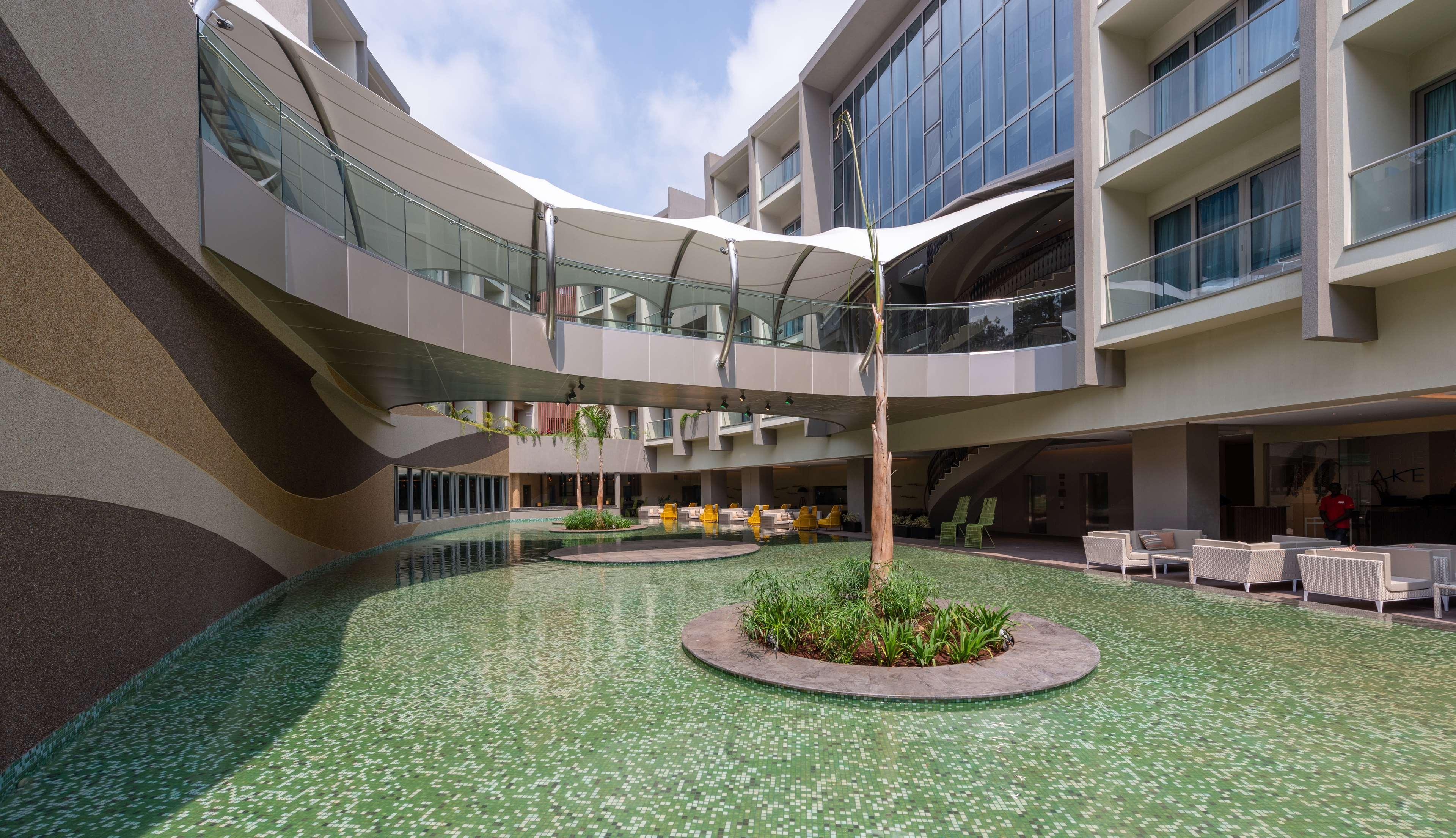 Radisson Blu Hotel&Residence Nairobi Arboretum Extérieur photo The courtyard of the hotel
