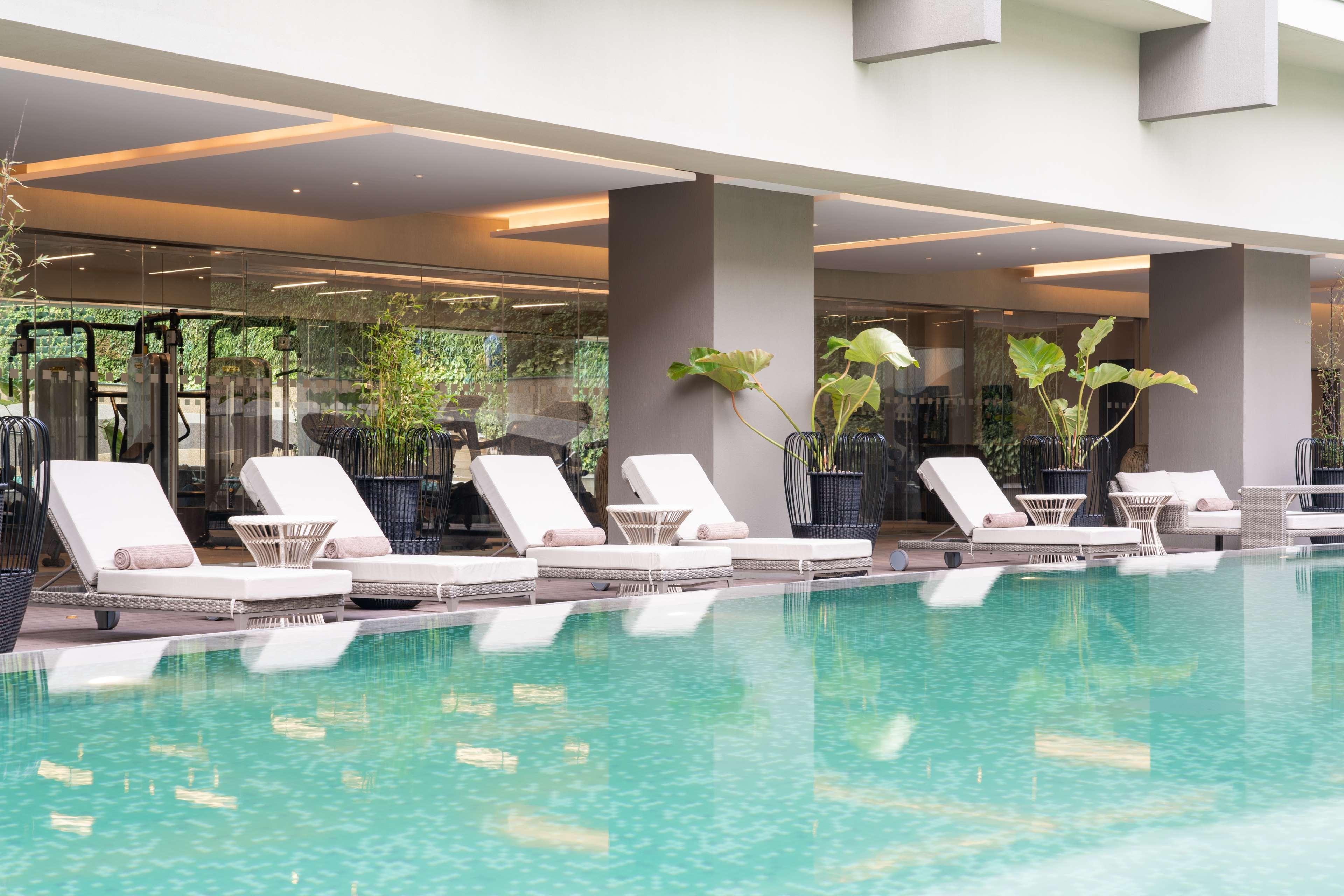 Radisson Blu Hotel&Residence Nairobi Arboretum Extérieur photo The swimming pool at the hotel