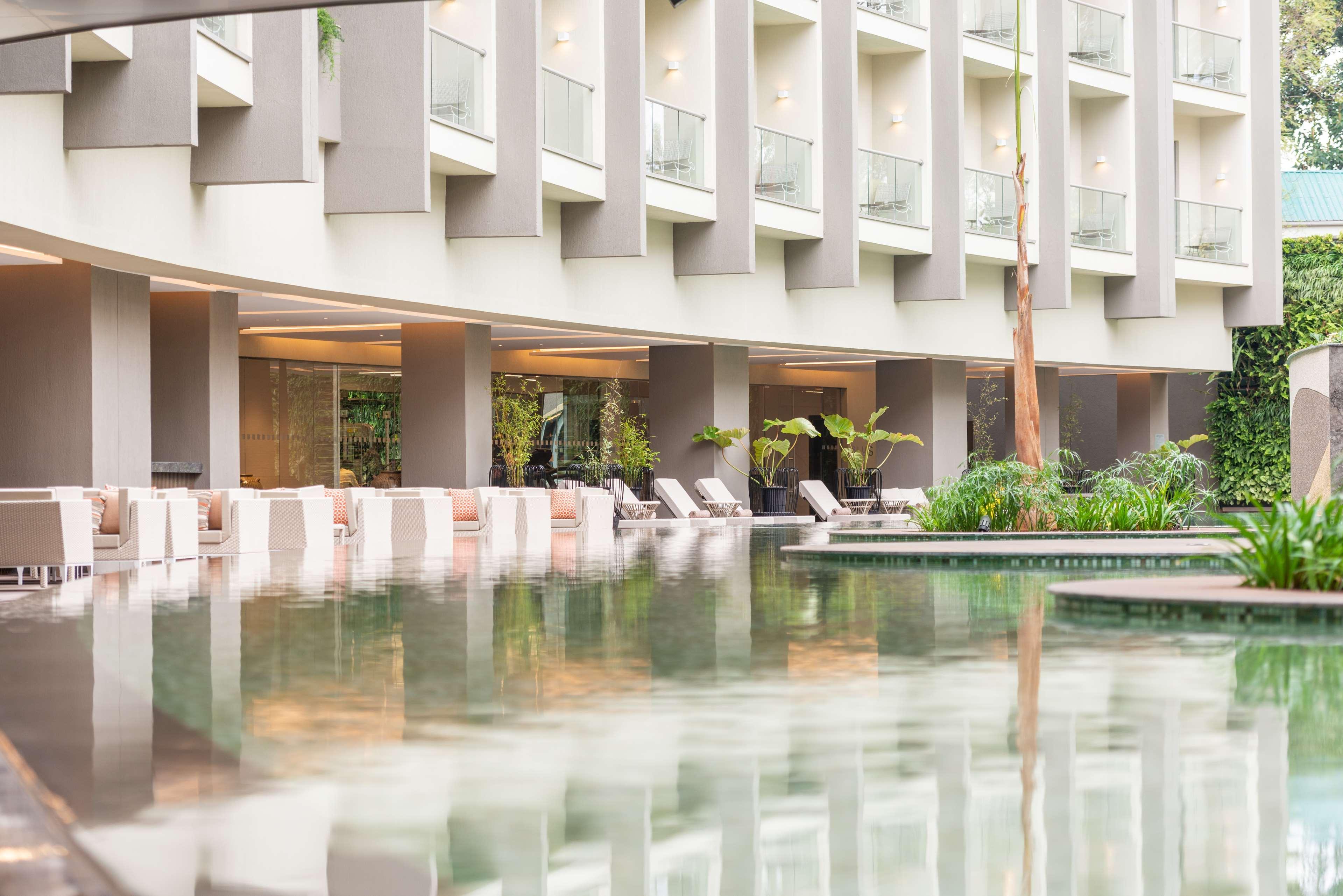Radisson Blu Hotel&Residence Nairobi Arboretum Extérieur photo The pool at the hotel